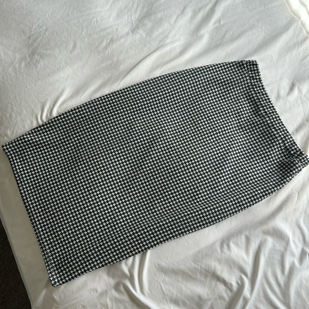 Houndstooth Pencil Skirt
